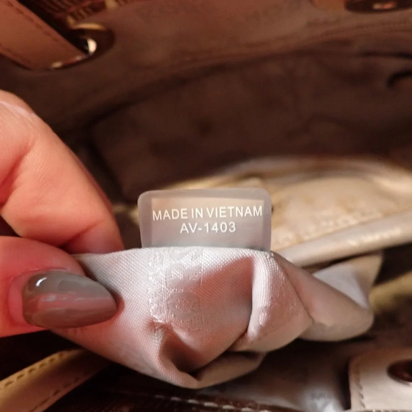 Michael Kors Metallic Mirror Rose Gold Tote Shoulder Bag - Picture 8 of 15